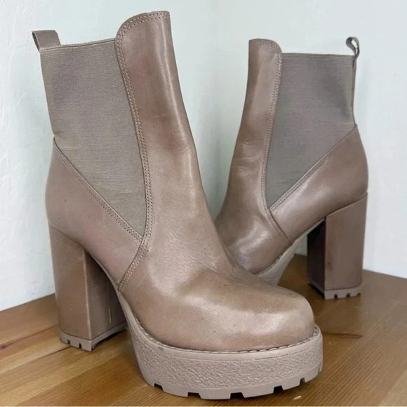 NEW Schutz Leather Heeled Lug Ankle Chelsea Boots - Billie Mocaccino Size 6.5 - Picture 2 of 9